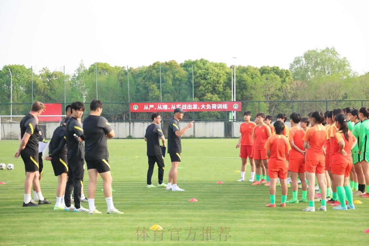 中国足协名宿辅导团赴山西繁峙、代县开展青少年足球辅导活动