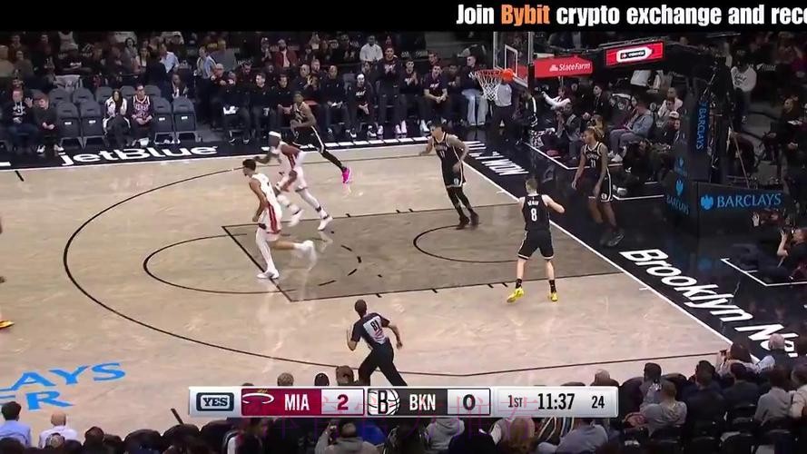 鲍威尔上反篮压哨命中，半场战罢热火仅落后勇士4分